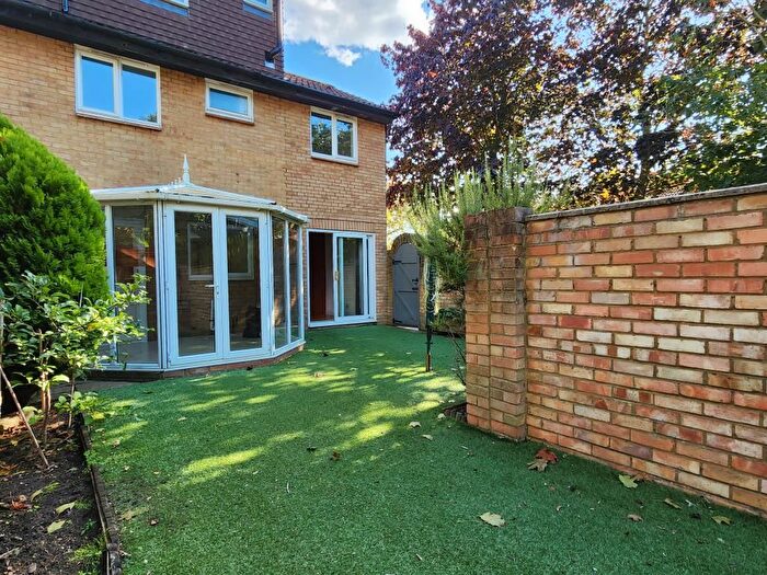 4 Bedroom End Of Terrace House To Rent In Hawkswell Close, Woking, GU21
