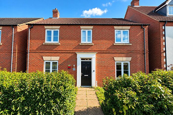 4 Bedroom Detached House For Sale In No Chain - The Ride, Desborough, Kettering, NN14