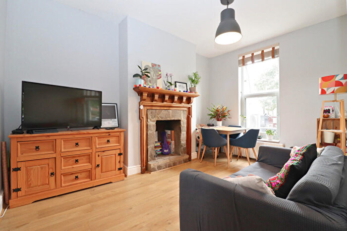 1 Bedroom Flat To Rent In Brighton Road, Surbiton, KT6