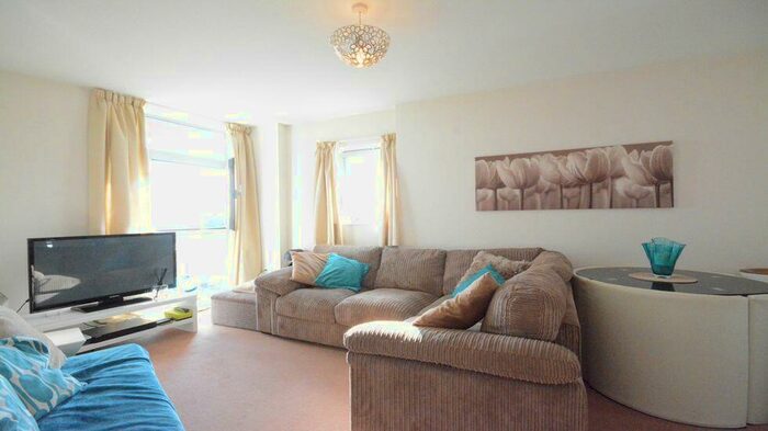 2 Bedroom Apartment To Rent In Kelvin Gate, Bracknell, RG12