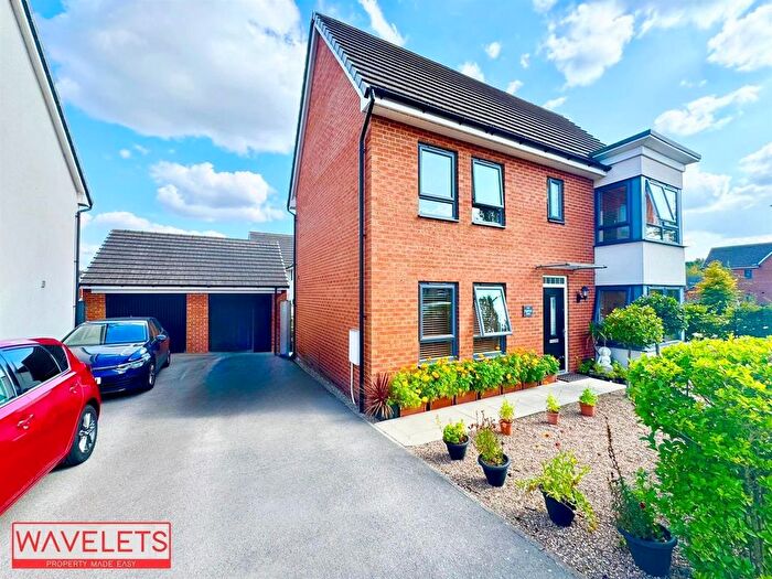 4 Bedroom Detached House To Rent In Highfield Lane, Waverley, S60