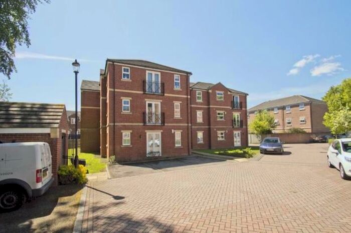 2 Bedroom Flat To Rent In Lawson Wood Drive, Meanwood, Leeds, LS6