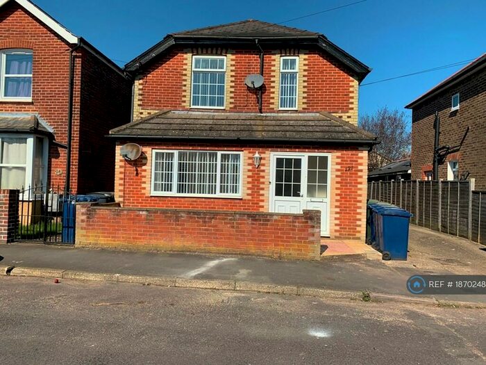 1 Bedroom Flat To Rent In George Rd, Farncombe, GU7