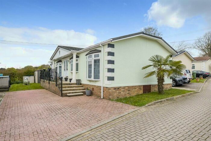 3 Bedroom Mobile Home For Sale In Millers Way, Harrietsham, Maidstone, ME17