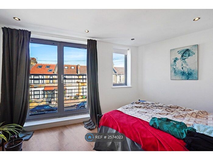 1 Bedroom Flat To Rent In Poplars Court, London, E17