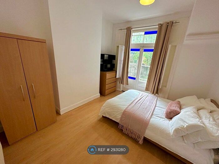 2 Bedroom Flat To Rent In Oxford Road, London, N4