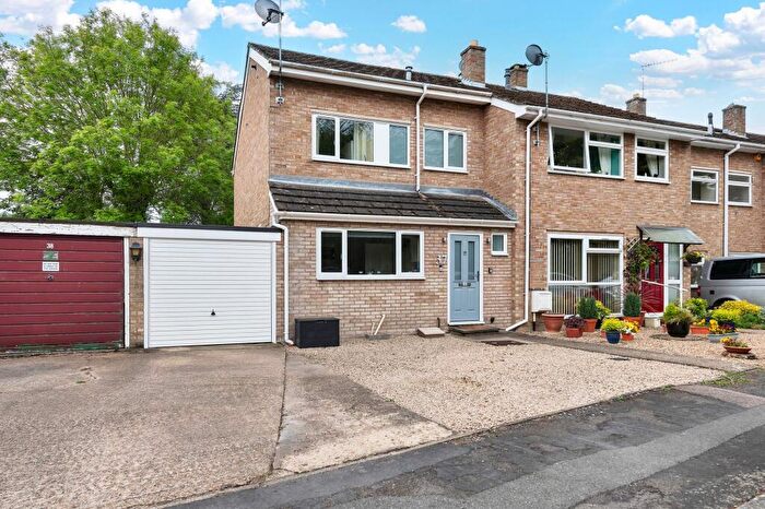 3 Bedroom End Of Terrace House For Sale In Flambards Close, Meldreth, SG8
