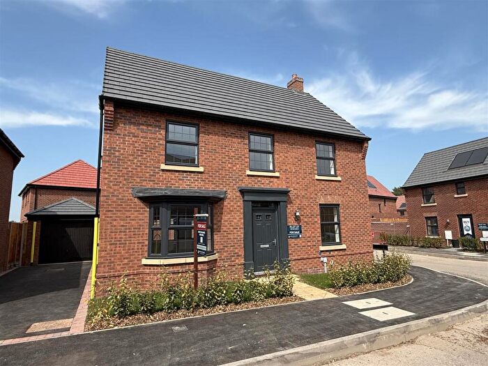 4 Bedroom Detached House For Sale In Holt Lane, Drakelow, Burton On Trent, DE15