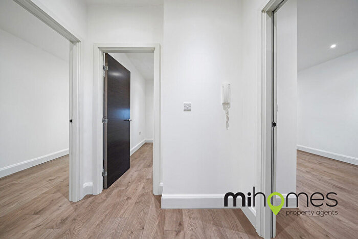 2 Bedroom Apartment To Rent In Key Point, Potters Bar, EN6