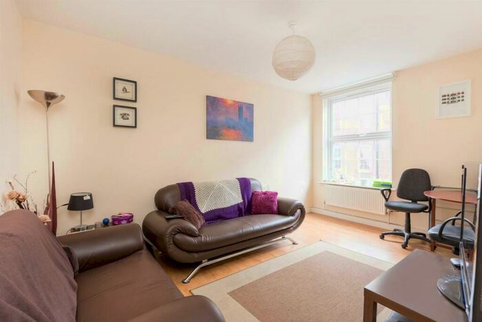 3 Bedroom Apartment To Rent In Wedmore Street, Archway, N19
