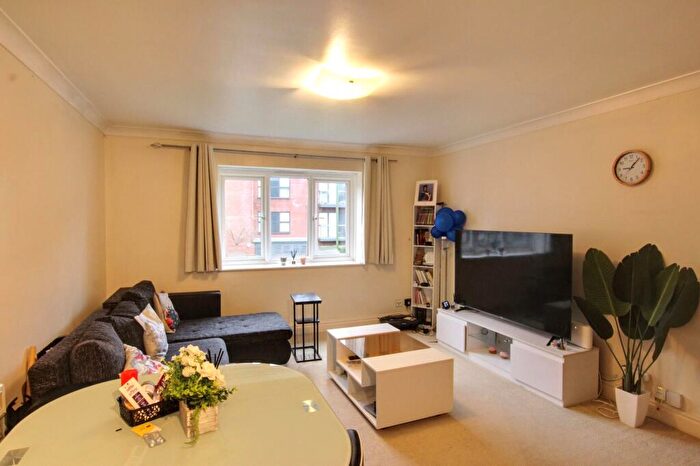 1 Bedroom Apartment For Sale In Great Heathmead, Anscome House Great Heathmead, RH16