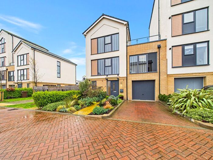 5 Bedroom Property For Sale In Ripplewaters, St. Mary's Island, Chatham Maritime, ME4