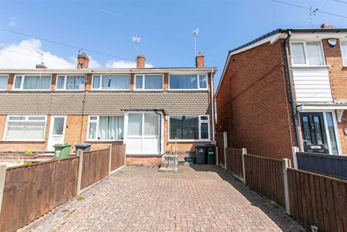3 Bedroom End Of Terrace House To Rent In Brackendale Avenue, Arnold, Nottingham, NG5