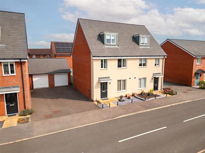 3 Bedroom Semi-Detached House For Sale In Kentish Street, Aylesbury, HP18