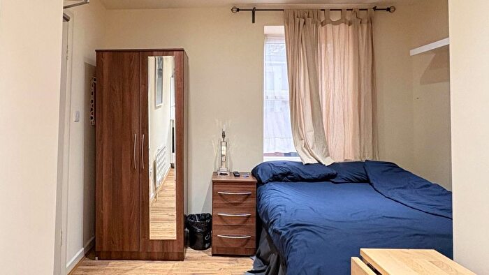 Studio To Rent In High Road, London, NW10