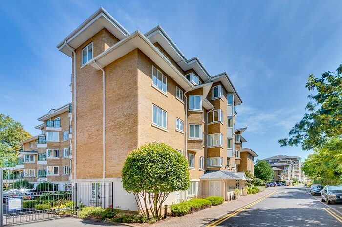 2 Bedroom Flat To Rent In Earls House, Strand Drive, Richmond, Surrey, TW9