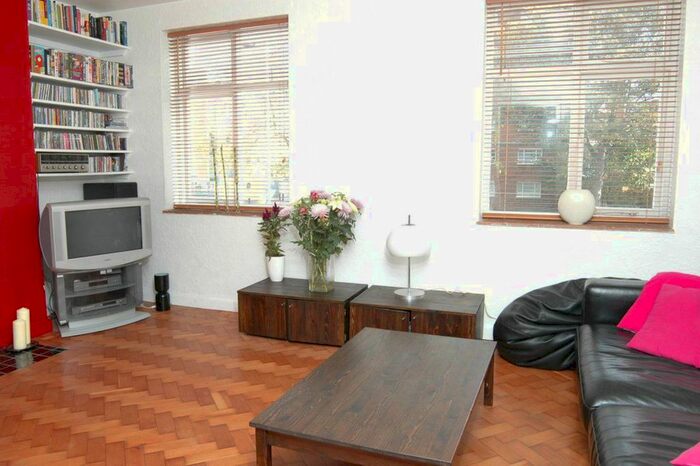 3 Bedroom Flat To Rent In Pitfield Street, Hoxton, London, N1