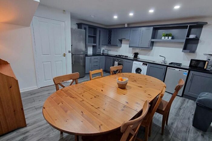 4 Bedroom Terraced House For Sale In Blackburn Way, Nottingham, NG5