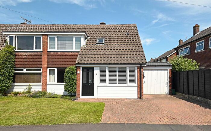 4 Bedroom Semi-Detached House For Sale In Henhurst Ridge, Burton On Trent, DE13