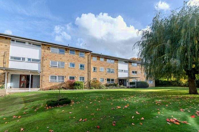 2 Bedroom Flat To Rent In Box Grove, Guildford, Guildford, GU1