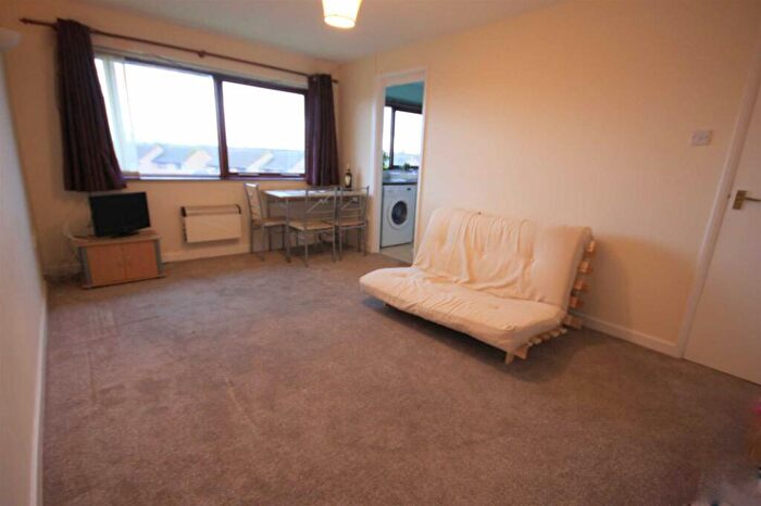 1 Bedroom Flat To Rent In Copse Avenue, Swindon, SN1