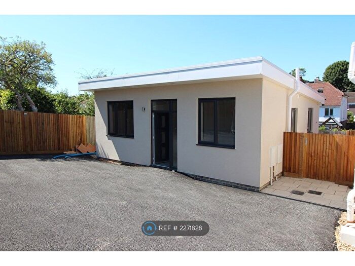 3 Bedroom Detached House To Rent In Carden Avenue, Brighton, BN1