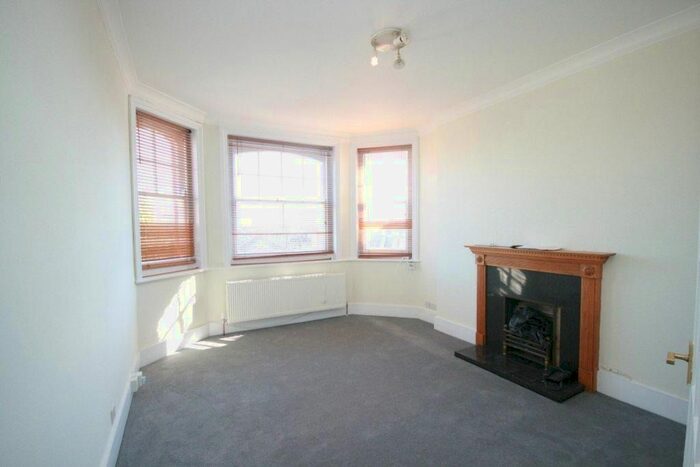 2 Bedroom Flat To Rent In Wellington Mansions, Queens Club Gardens, W14