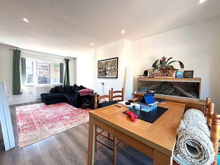 3 Bedroom Terraced House To Rent In Woodcock Lane, Birmingham, B31