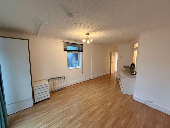 1 Bedroom Terraced House To Rent In Valentines Road, Ilford, Essex, IG1