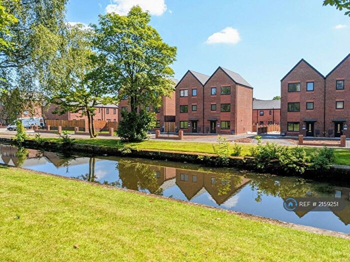 4 Bedroom Semi-Detached House To Rent In Redcliffe Drive, Manchester, M4