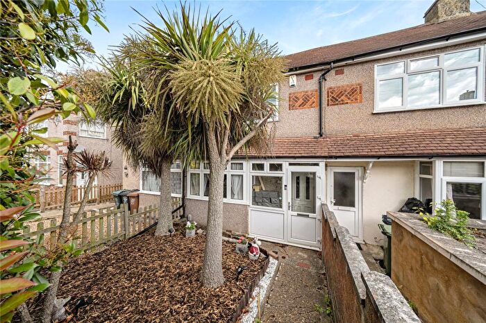 3 Bedroom Terraced House For Sale In Ashen Drive, Dartford, DA1