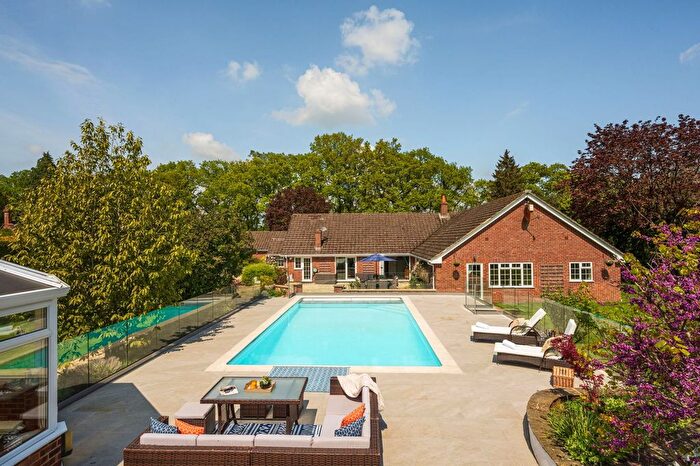 5 Bedroom Detached House For Sale In Carbinswood Lane, Bucklebury Common, RG7