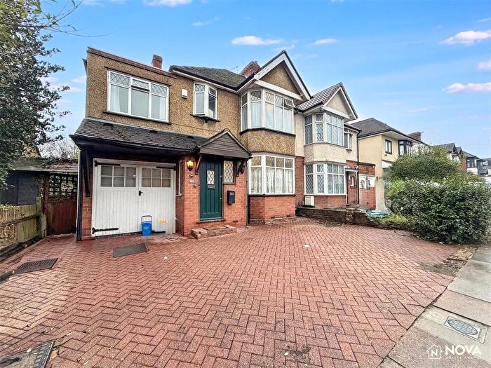 4 Bedroom Semi Detached House For Sale In Montrose Avenue, Luton, LU3