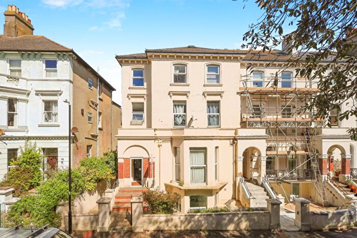 2 Bedroom Flat For Sale In Upperton Gardens, Eastbourne, BN21