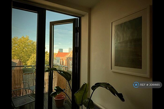 1 Bedroom Flat To Rent In Satchwell Road, London, E2