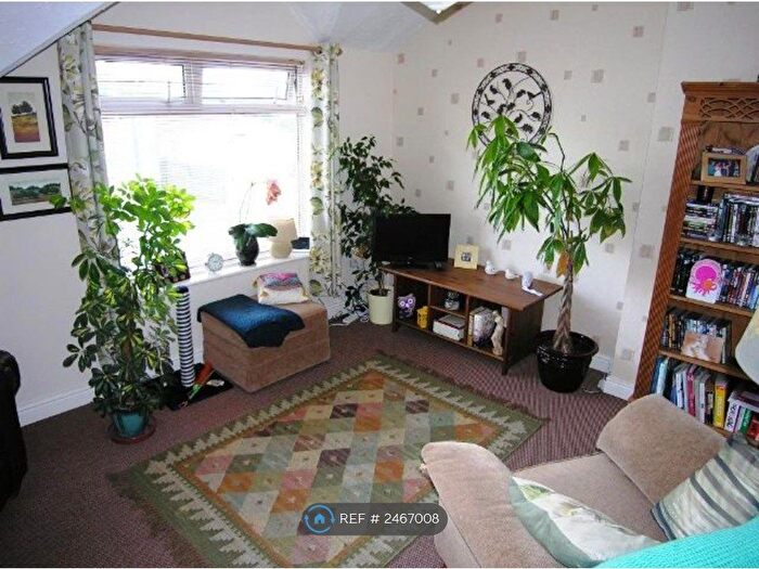 2 Bedroom Flat To Rent In Headlands Grove, Swindon, SN2