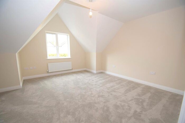 1 Bedroom Apartment To Rent In Gilletts Lane, High Wycombe, Buckinghamshire, HP12