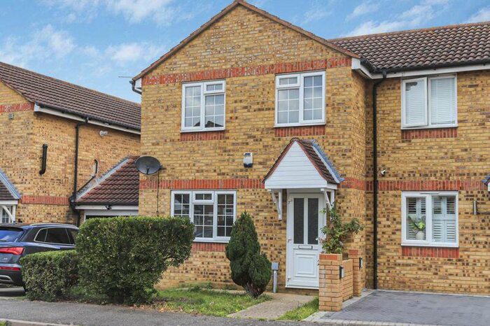 3 Bedroom Semi-Detached House To Rent In Danbury Crescent, South Ockendon, RM15