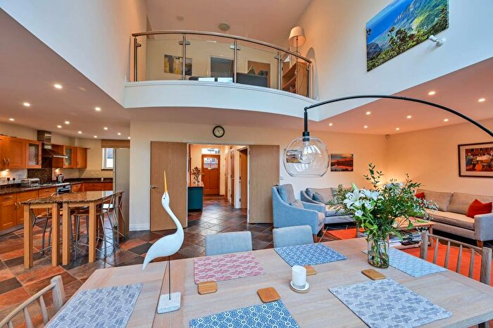 5 Bedroom Property For Sale In Princess Mary Close, Guildford, GU2