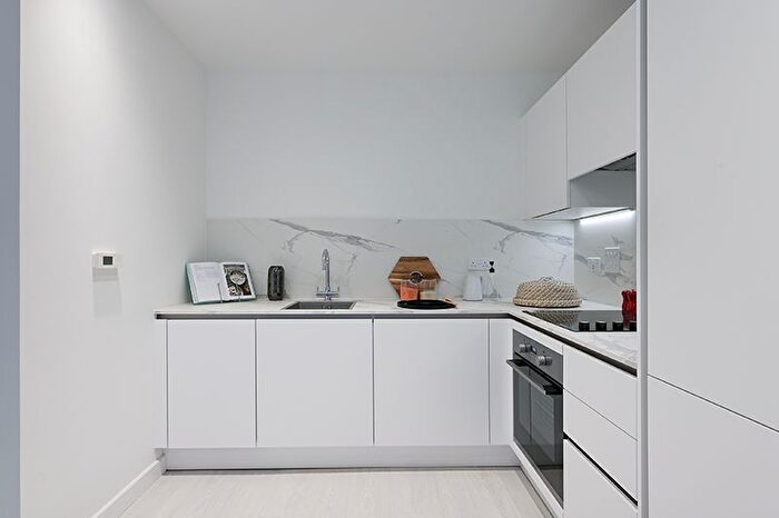 1 Bedroom Flat To Rent In Farine Avenue, Hayes, UB3