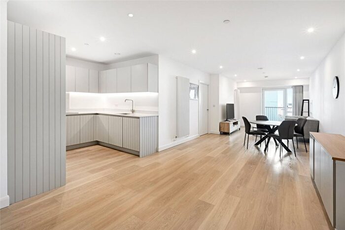 3 Bedroom Flat For Sale In Western Gateway, London, E16