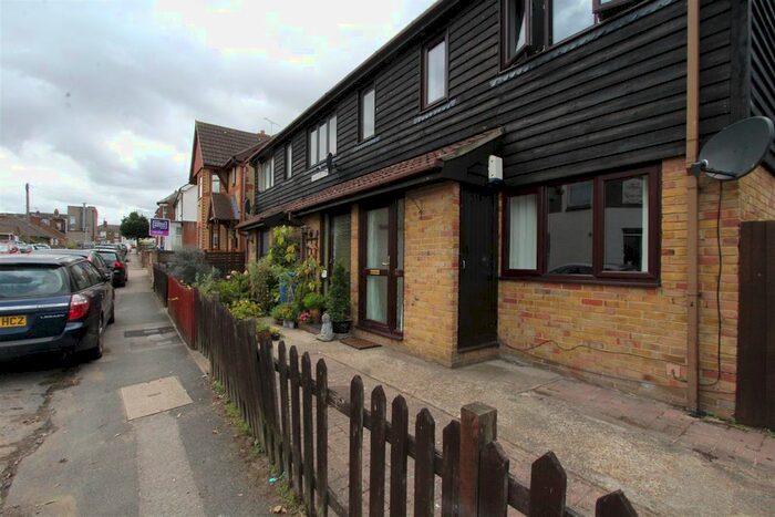 1 Bedroom Flat To Rent In Station Road, Newington, Sittingbourne, ME9