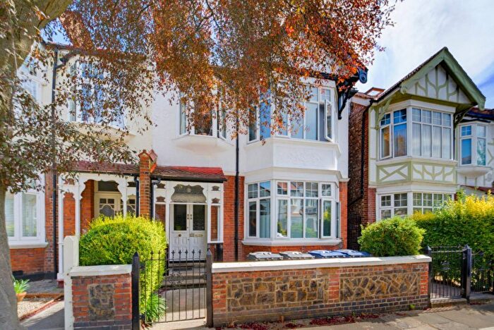 5 Bedroom Semi-Detached House For Sale In Fordhook Avenue, Ealing, W5