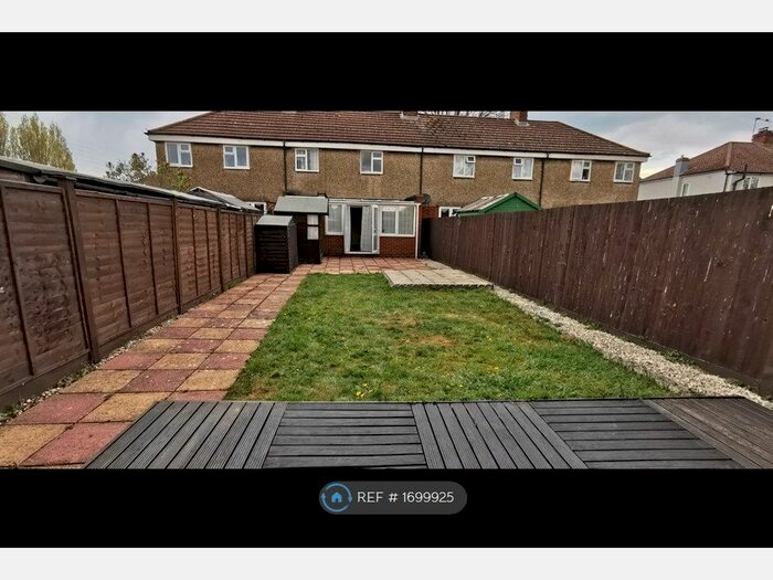 3 Bedroom Terraced House To Rent In Cleeve Road, Leatherhead, KT22