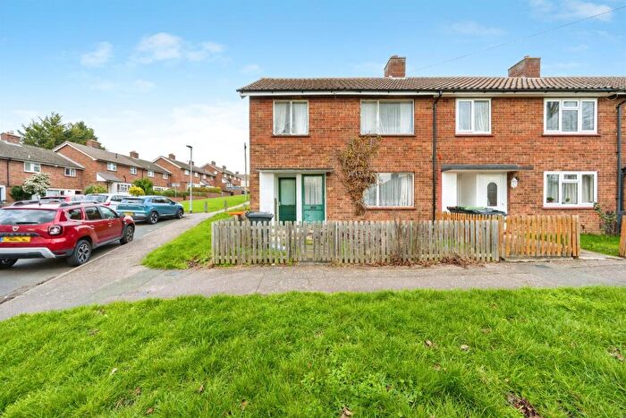 3 Bedroom End Of Terrace House For Sale In Meadway, Bedford, MK41