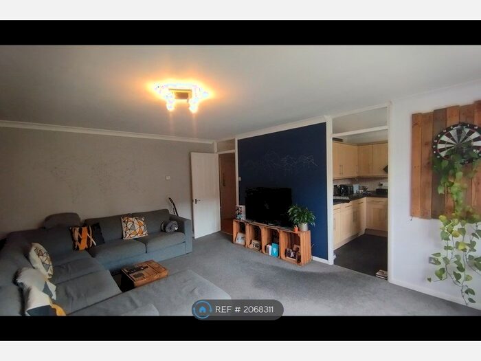2 Bedroom Flat To Rent In Cornsland Court, Brentwood, CM14