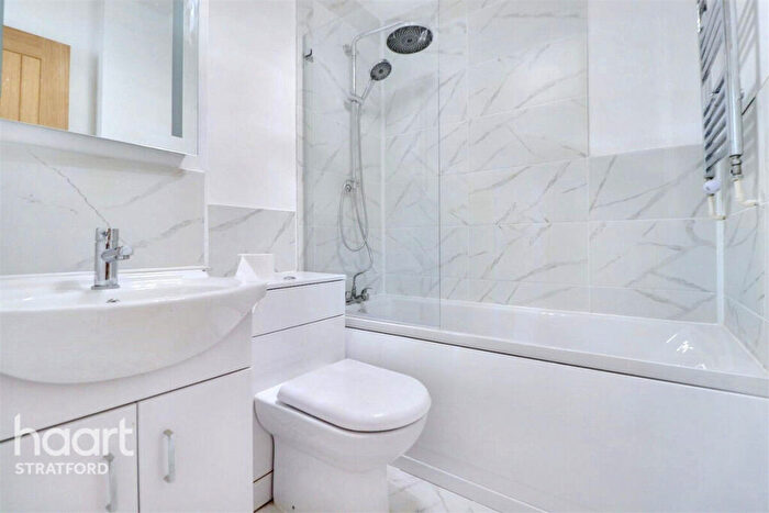 2 Bedroom Flat To Rent In Wolffe Gardens, London, E15