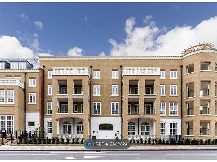 2 Bedroom Flat To Rent In Hampton Row, London, SW15