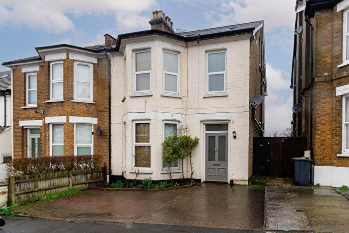 2 Bedroom Maisonette For Sale In Lismore Road, South Croydon, CR2