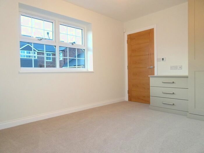 2 Bedroom Detached Bungalow To Rent In Brecon Rise, Wickersley, Rotherham, S66